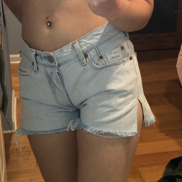 VINTAGE Levis light wash 501 shorts - Picture 2 of 6